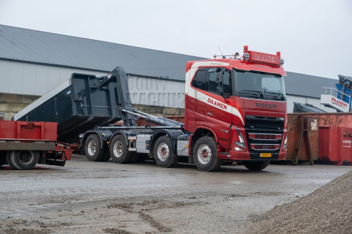 Volvo FH16-750 8x4WS 11